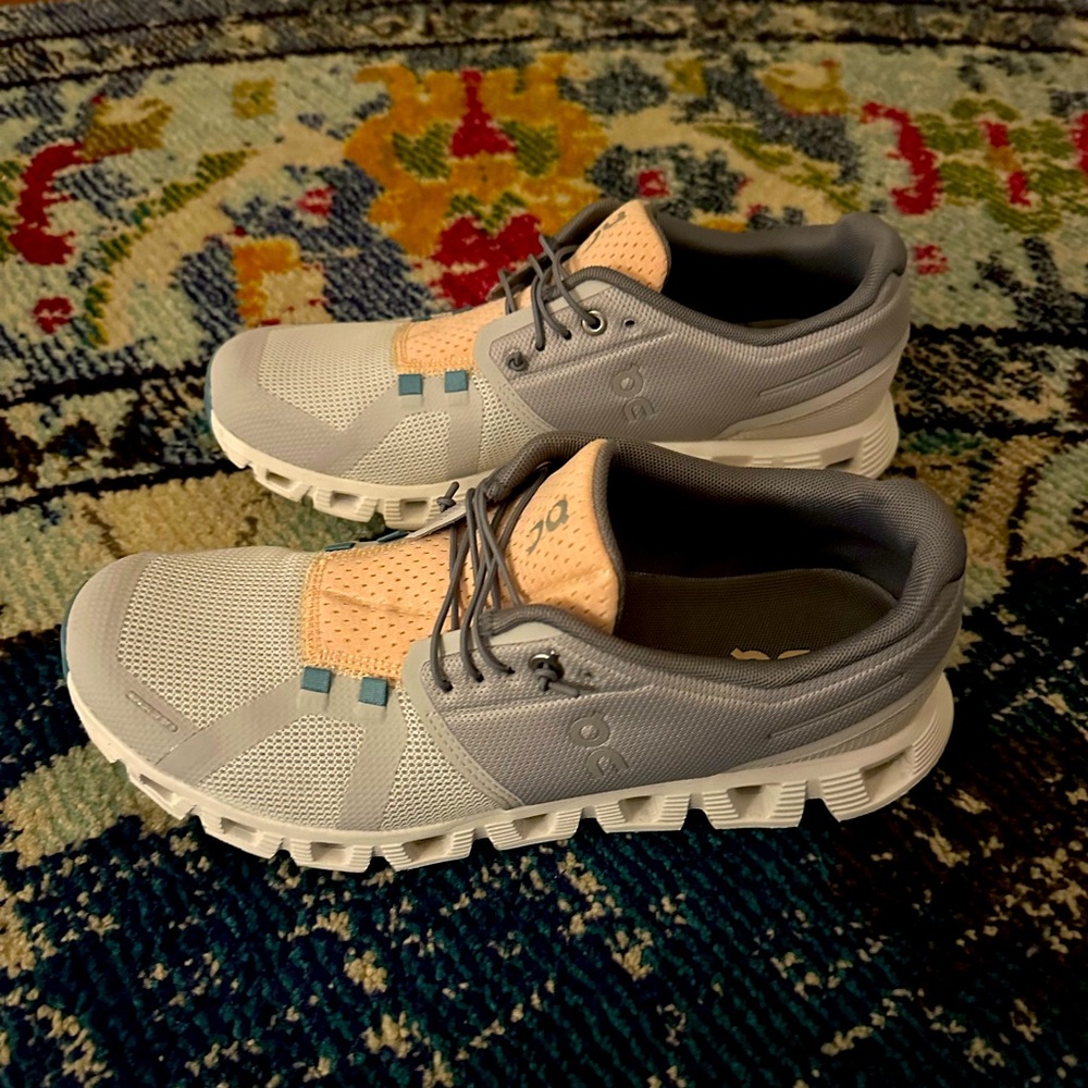 On cloud 5 push running shoe size 10